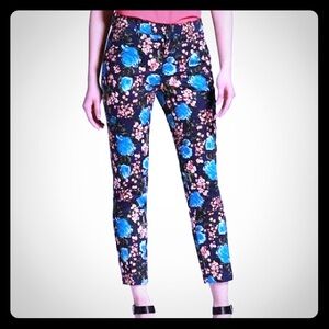 Cute floral ankle length pants 👖